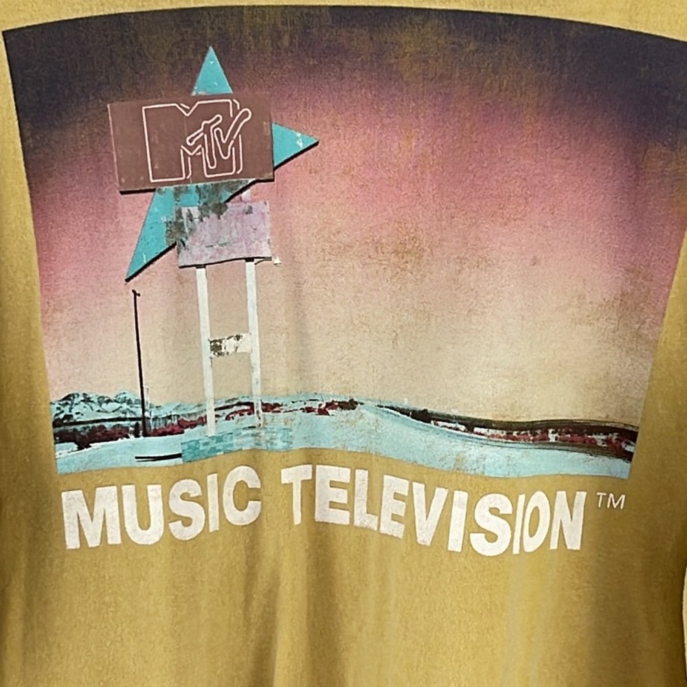 MTV Graphic Front Gold Top - Picture 2 of 5